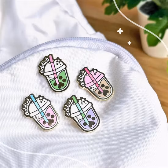 Tela de seda personalizada por atacado de fábrica, chapeamento de ouro, peras, emblema de metal brilhante, pino esmaltado personalizado para roupas